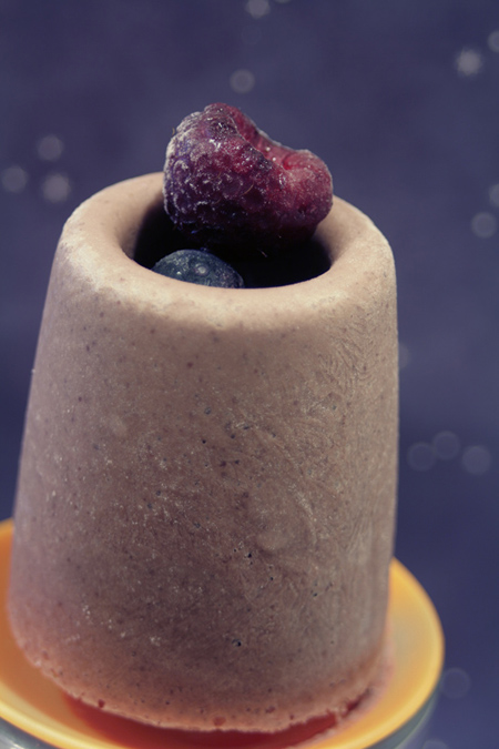 acai-popsicle-with-berries