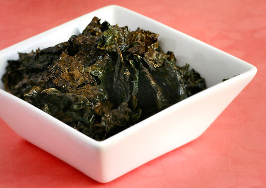 Salt & Vinegar Kale Chips | @OmNomAlly