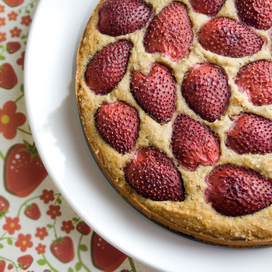 Summer Strawberries Cake