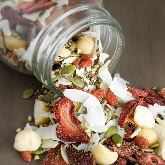 Strawberry-Goji Muesli