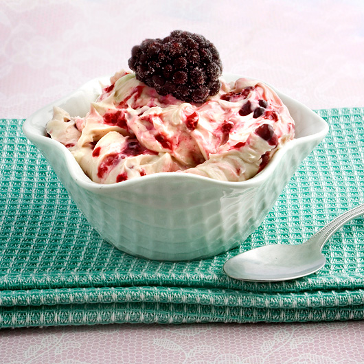 High Protein Berry Mousse @OmNomAlly made with protein-rich cottage cheese and your favourite fresh or frozen berries!