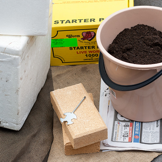 Making a styrofoam worm bin @ The Little Worm Farm