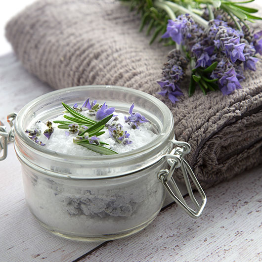 how to bath salts with essential oils