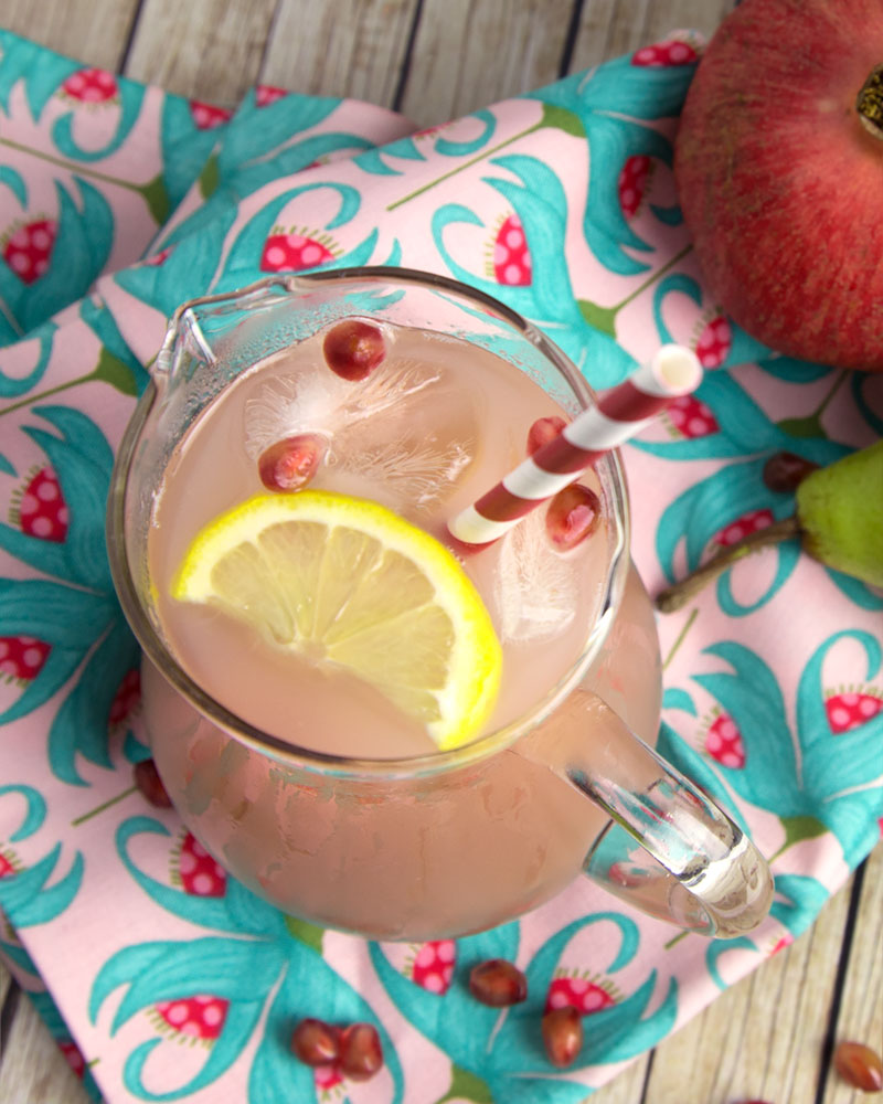 Pomegranate & Pear Kefir Spritzer @OmNomAlly | A naturally fermented soda that's vegan and paleo!