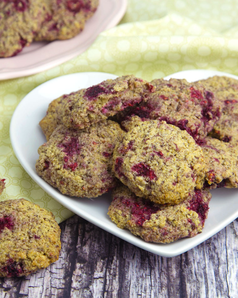 Product Review: Norbu Natural Sweetener + Raspberry Oatbran Cookies @OmNomAlly | With a delightful burst of lemon zest to highlight the tart berry flavour, these Raspberry Oatbran Cookies are sweet and chewy, soft and crunchy all at once.