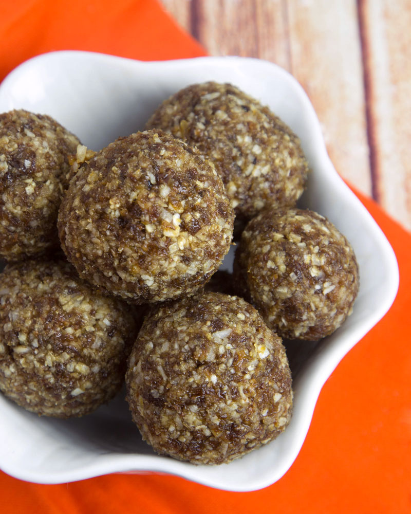 Turkish Apricot & Coconut Energy Balls @OmNomAlly