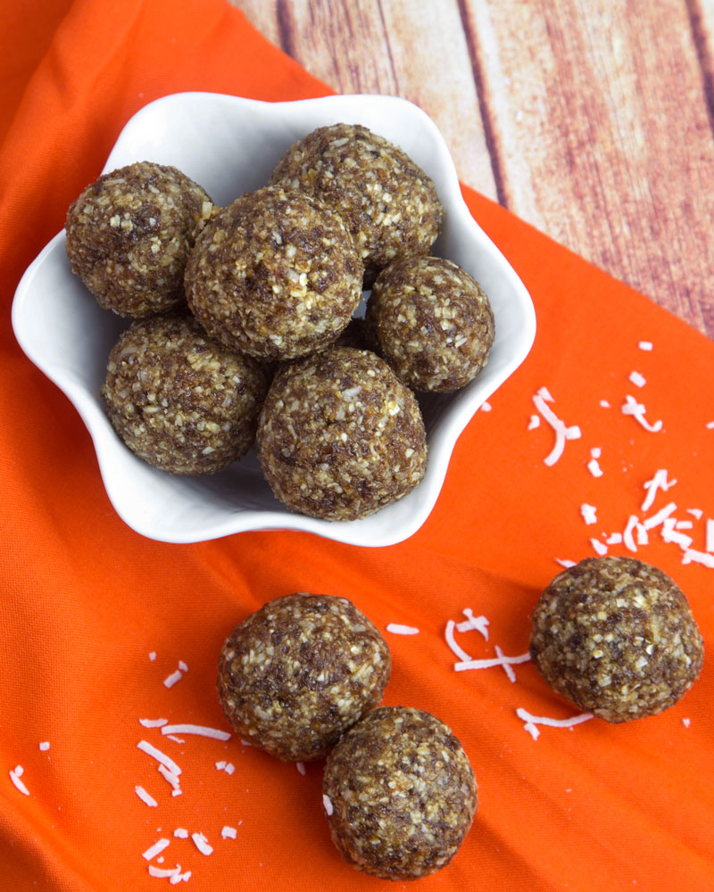 Turkish Apricot & Coconut Energy Balls @OmNomAlly