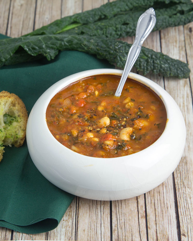 Make-and-Freeze Roasted Capsicum Soup with Kale, Barley & White Beans @OmNomAlly 